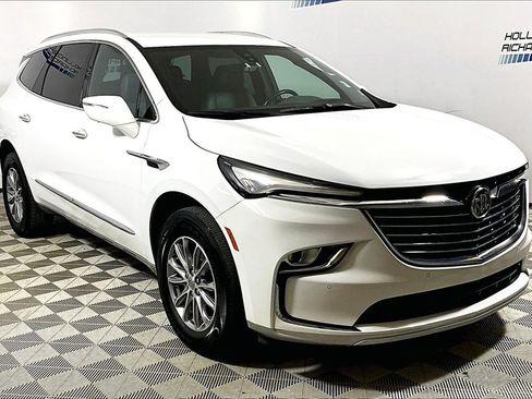 Used 2024 Buick Enclave Premium image 3