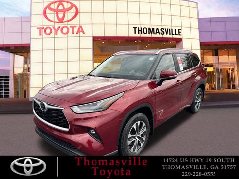 New 2026 Toyota Highlander XLE image 1