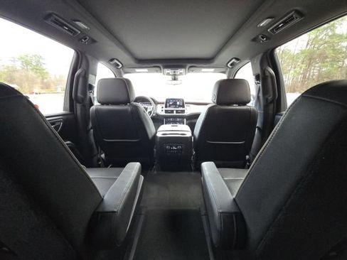 Used 2021 Chevrolet Tahoe Premier w/ Premium Package image 19