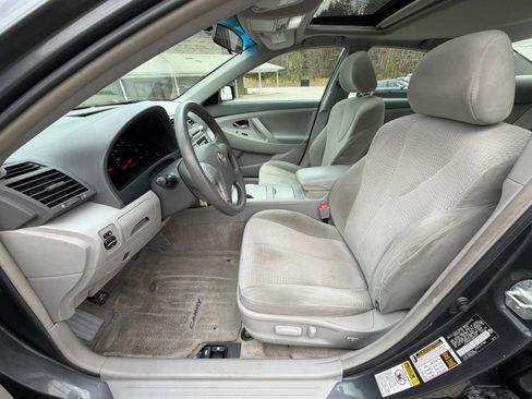 Used 2010 Toyota Camry LE FWD image 27