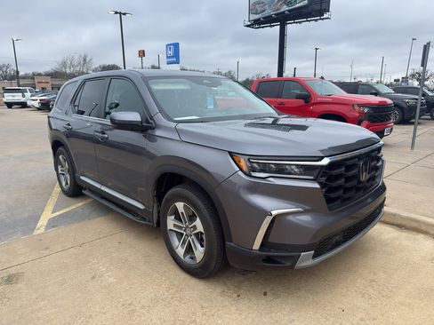 Used 2025 Honda Pilot EX-L image 2