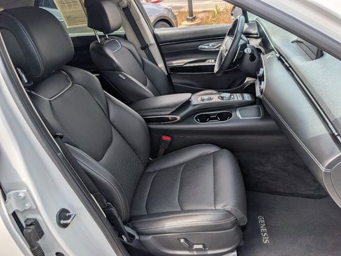 Used 2025 Genesis GV70 2.5T AWD/4WD image 8