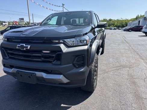 Used 2023 Chevrolet Colorado Trail Boss w/ Advanced Trailering Package AWD/4WD image 10