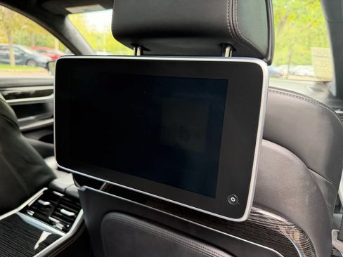 Used 2018 BMW 750i RWD image 9