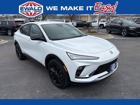 Used 2025 Buick Envista Sport Touring image 1