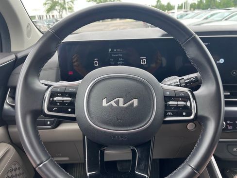 Certified 2025 Kia Carnival FWD image 12