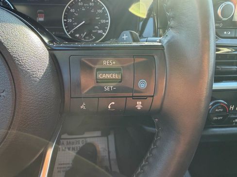 Used 2022 Nissan Pathfinder SV image 29