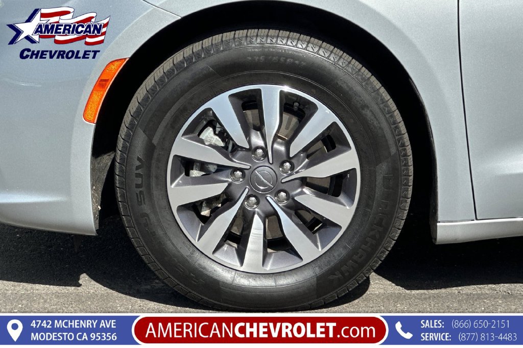 Used 2023 Chrysler Pacifica Touring-L FWD image 38