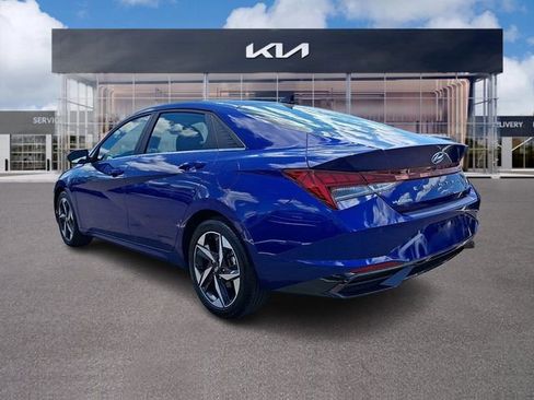 Used 2023 Hyundai Elantra Limited FWD image 4