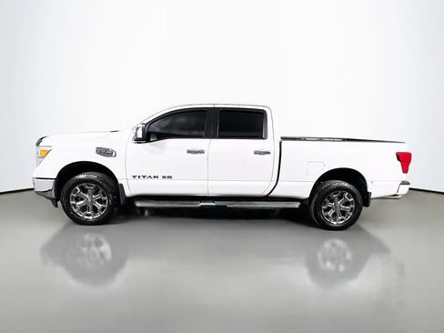 Used 2018 Nissan Titan SL w/ Chrome Package AWD/4WD image 8