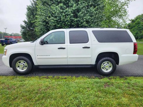 Used 2008 Chevrolet Suburban 2500 LS w/ Skid Plate Package AWD/4WD image 1