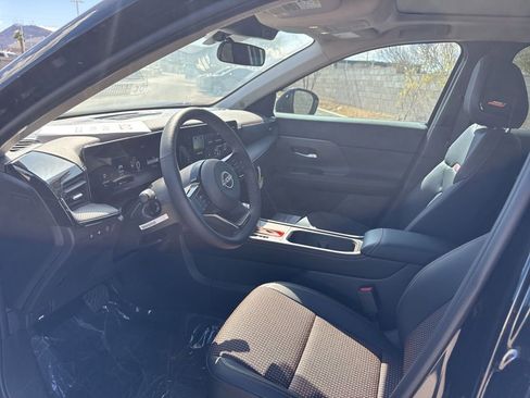 Used 2025 Nissan Kicks SR w/ SR Premium Package image 19