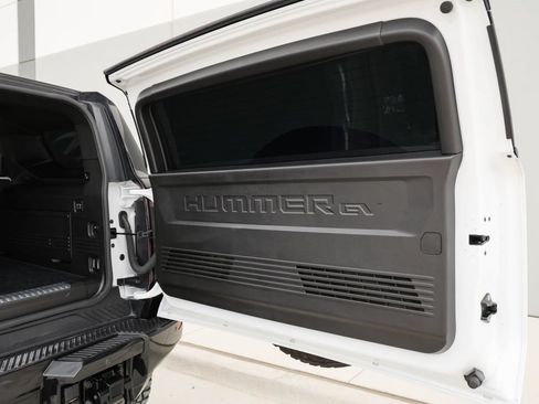 Used 2024 GMC Hummer EV 2X w/ Extreme Off-Road Package AWD/4WD image 29