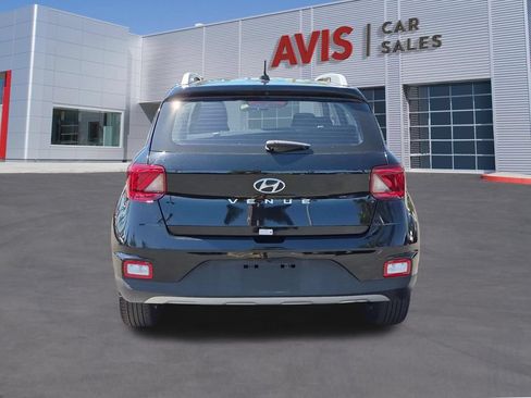 Used 2025 Hyundai Venue SEL FWD image 7