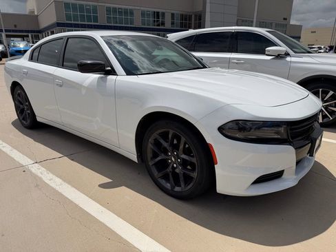 Used 2019 Dodge Charger SXT w/ Plus Group image 4