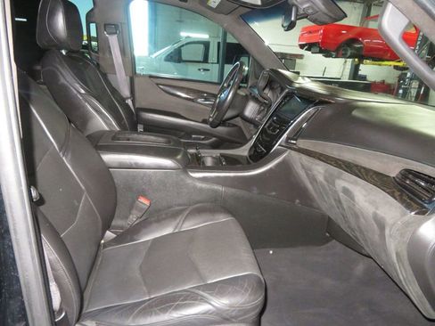 Used 2015 Cadillac Escalade Platinum AWD/4WD image 34