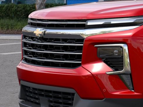 Used 2025 Chevrolet Traverse LT FWD image 13