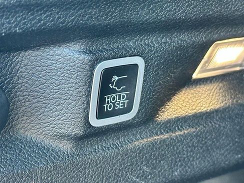 Used 2023 Jeep Grand Cherokee L Limited image 19