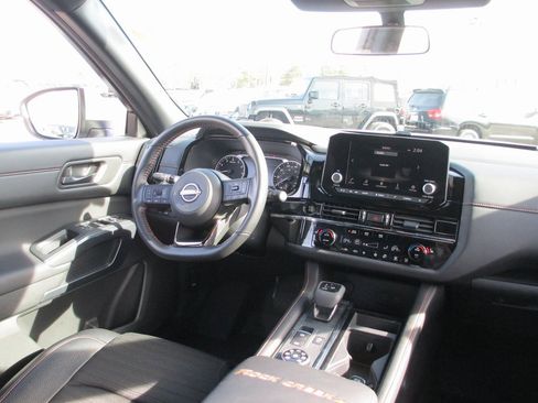 Used 2025 Nissan Pathfinder Rock Creek image 22