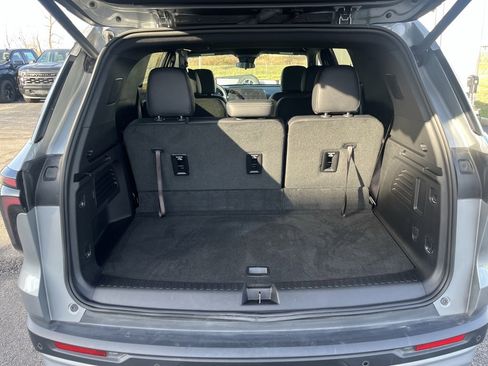 New 2025 Chevrolet Traverse LT w/ LPO, Floor Liner Package image 30