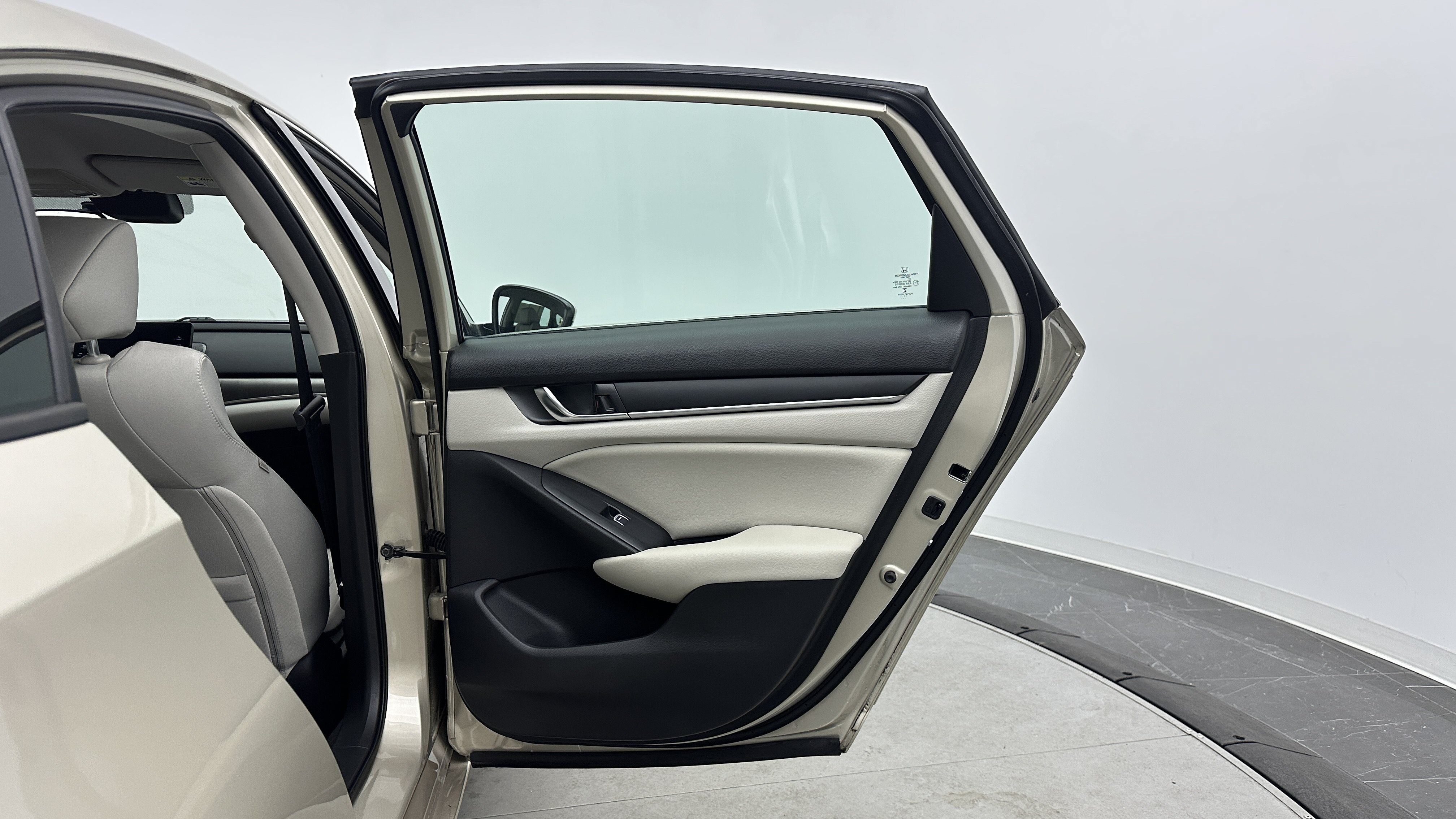 Used 2018 Honda Accord LX image 23