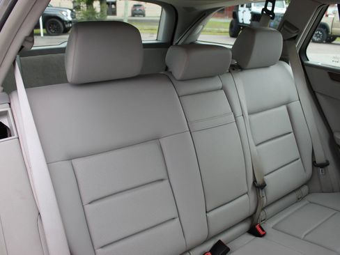 Used 2011 Mercedes-Benz E 350 4MATIC Wagon image 26