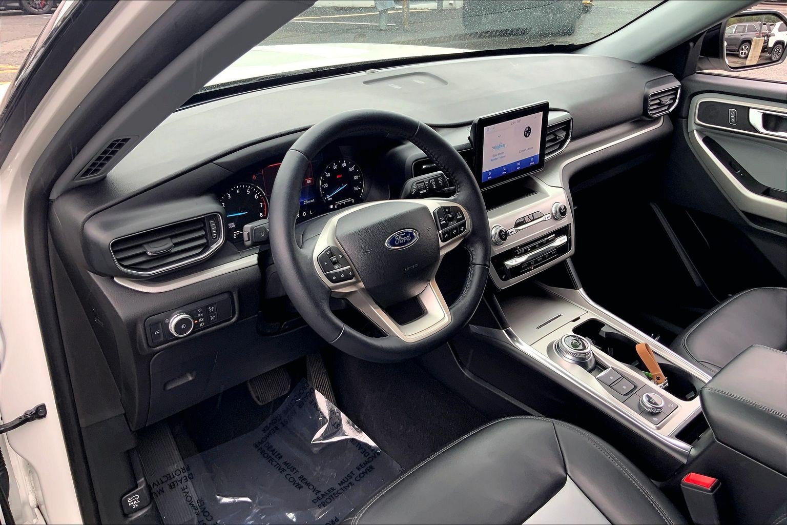 Used 2022 Ford Explorer XLT w/ Equipment Group 202A AWD/4WD image 16