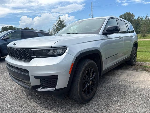 Used 2025 Jeep Grand Cherokee L Altitude RWD image 16