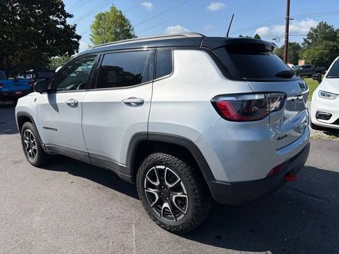 Used 2025 Jeep Compass Trailhawk AWD/4WD image 5