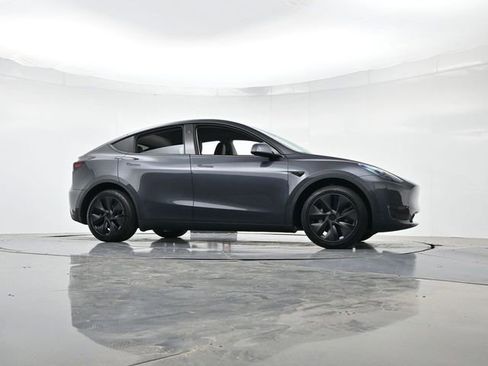 Used 2025 Tesla Model Y Long Range AWD/4WD image 31