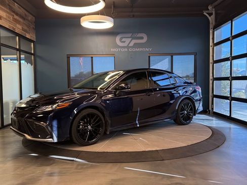 Used 2022 Toyota Camry XSE FWD image 7
