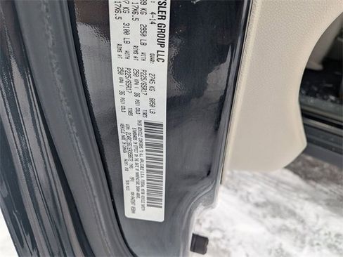 Used 2014 Chrysler Town & Country Touring image 28