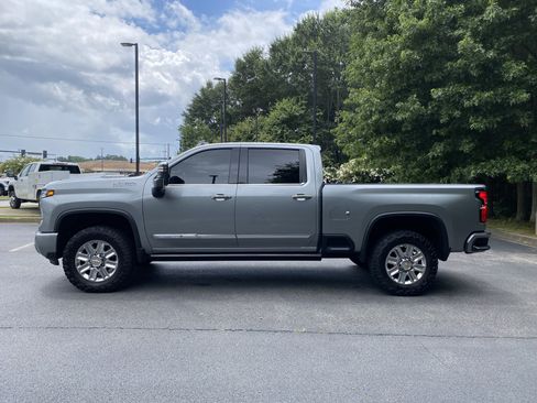 Used 2024 Chevrolet Silverado 2500 High Country w/ Technology Package AWD/4WD image 6