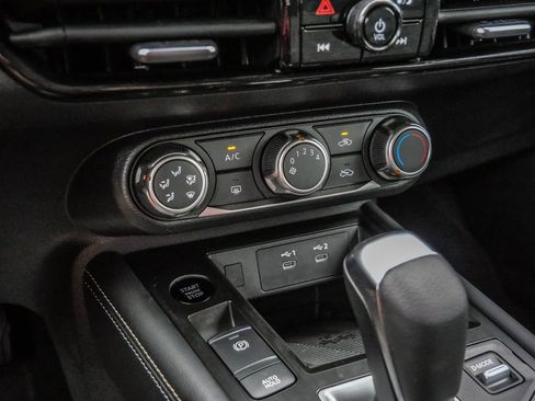 Used 2025 Nissan Kicks SV image 28