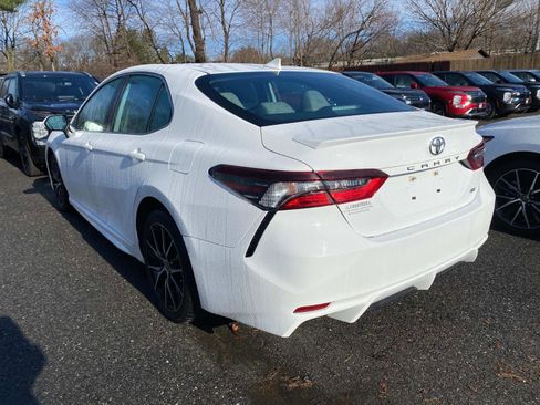 Used 2023 Toyota Camry SE image 3