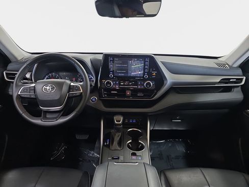 Used 2022 Toyota Highlander XLE image 9