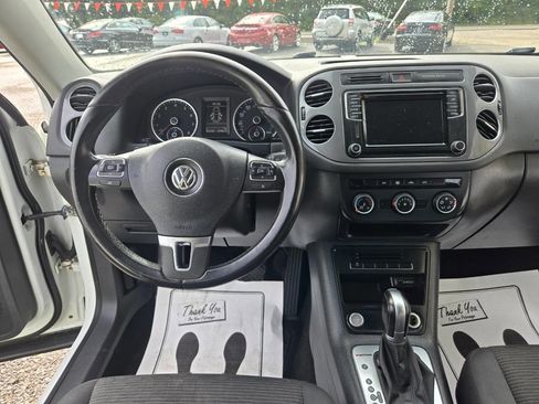Used 2017 Volkswagen Tiguan Limited w/ Premium Package image 16