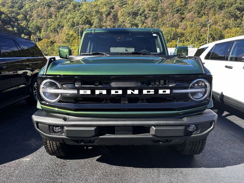 New 2025 Ford Bronco Outer Banks image 2