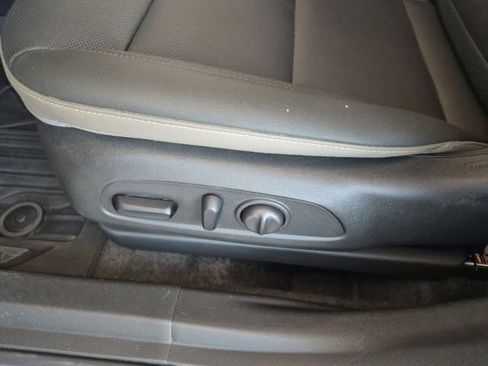 Used 2025 Chevrolet Trax ACTIV FWD image 17