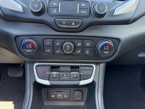 Used 2022 GMC Terrain SLT FWD image 17