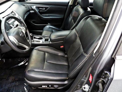 Used 2017 Nissan Altima 2.5 SL w/ 2.5 Technology Package image 8