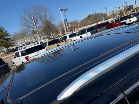 Used 2021 GMC Yukon SLT w/ SLT Luxury Plus Package image 5