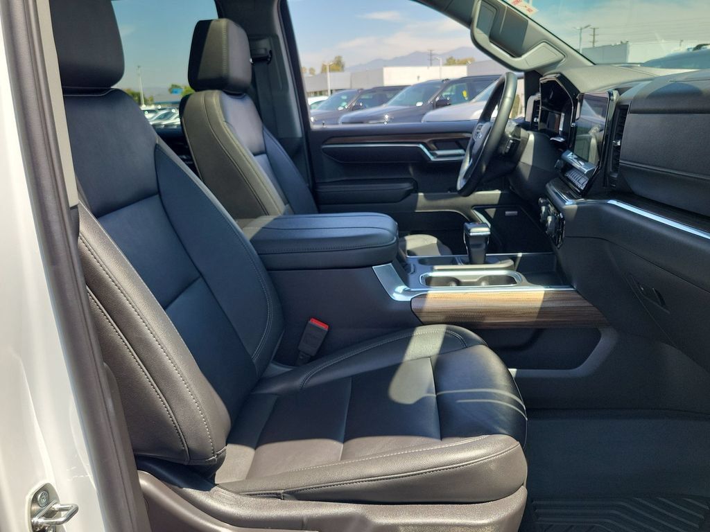 Used 2024 Chevrolet Silverado 1500 LT Trail Boss w/ Convenience Package II AWD/4WD image 29