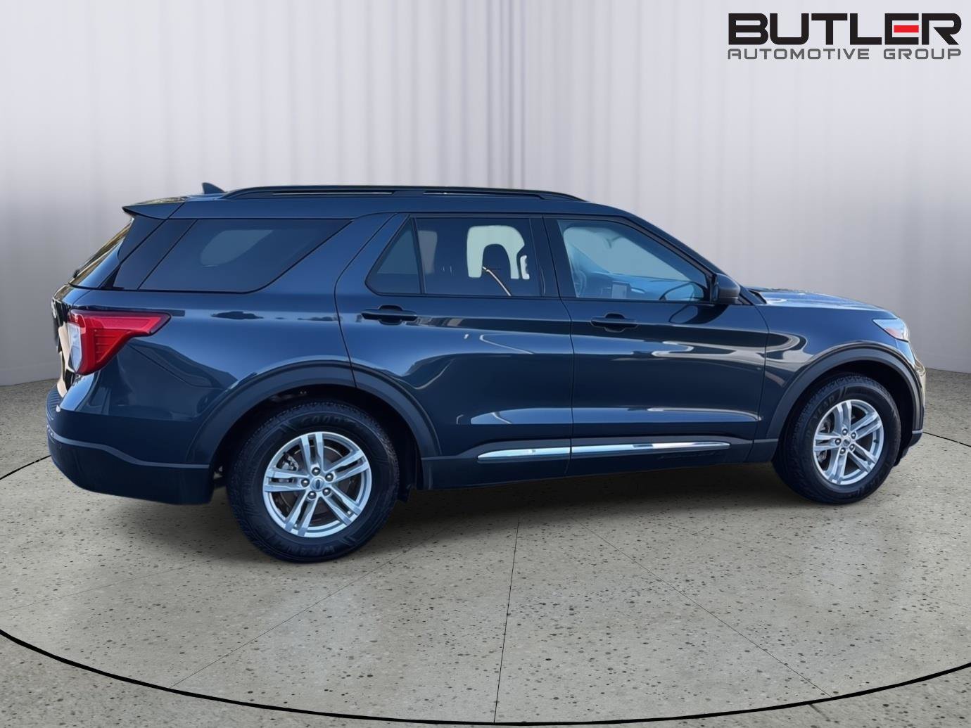 Certified 2024 Ford Explorer XLT RWD image 7