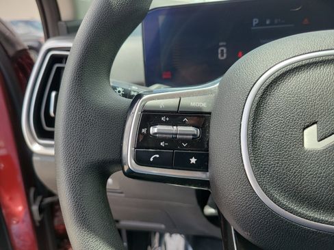 Used 2024 Kia Sorento LX FWD image 20
