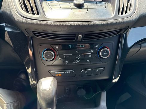 Used 2017 Ford Escape SE w/ Equipment Group 201A FWD image 13