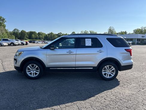 Used 2018 Ford Explorer XLT w/ Equipment Group 202A AWD/4WD image 6