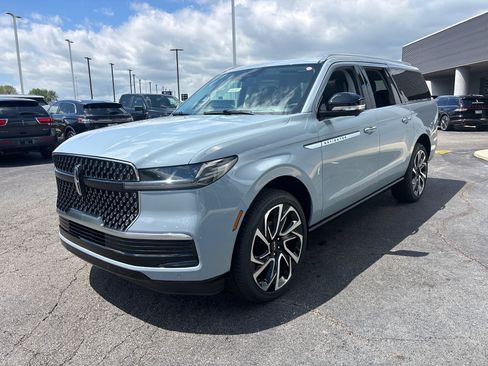 New 2026 Lincoln Navigator L Reserve AWD/4WD image 3