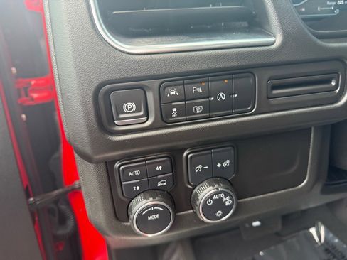 Used 2024 Chevrolet Tahoe LT w/ Luxury Package image 18