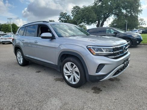 Used 2021 Volkswagen Atlas SE w/ Towing Package FWD image 3